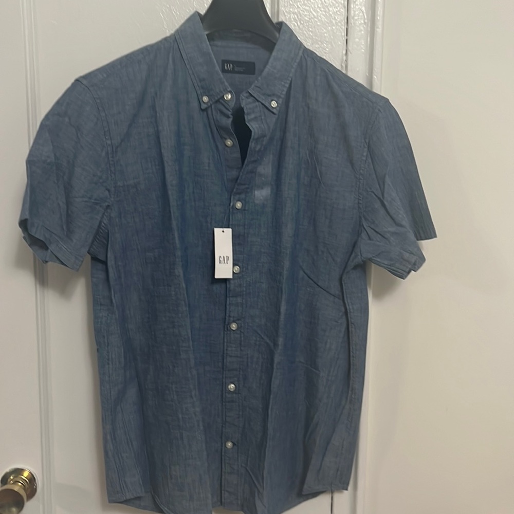 NWT Gap Factory Men’s Short Sleeve Chambray Shirt